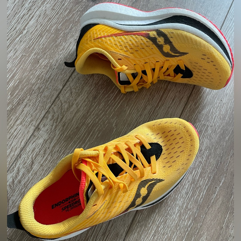 Saucony Endorphin Speed 2 running shoes in women’s size 6.5 in VisiGold color.